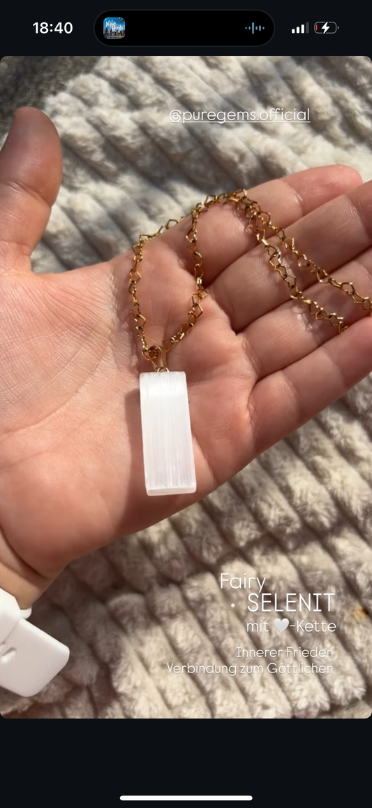 SELENIT MIT HERZKETTE